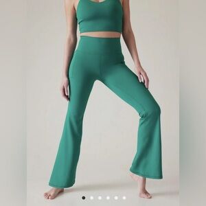 Athleta Salutation Stash Flair Pants EUC Size Large
